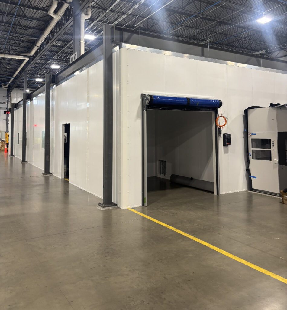 Roll-up door into an ISO 8 dry/clean room